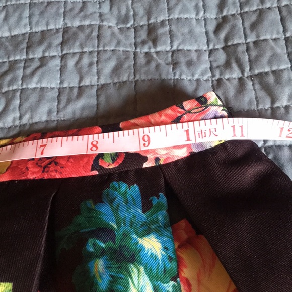 Adorable bright floral skirt - Picture 4 of 4